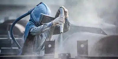 سندبلاست تیوب راکتور‌های پالایشگاهی و معرفی خدمات سندبلاست تجهیزات پالایشگاهی در آرا سازه مهر آرنگ و اجرای آن با مشاوره رایگان و آنلاین - سندبلاست خشک